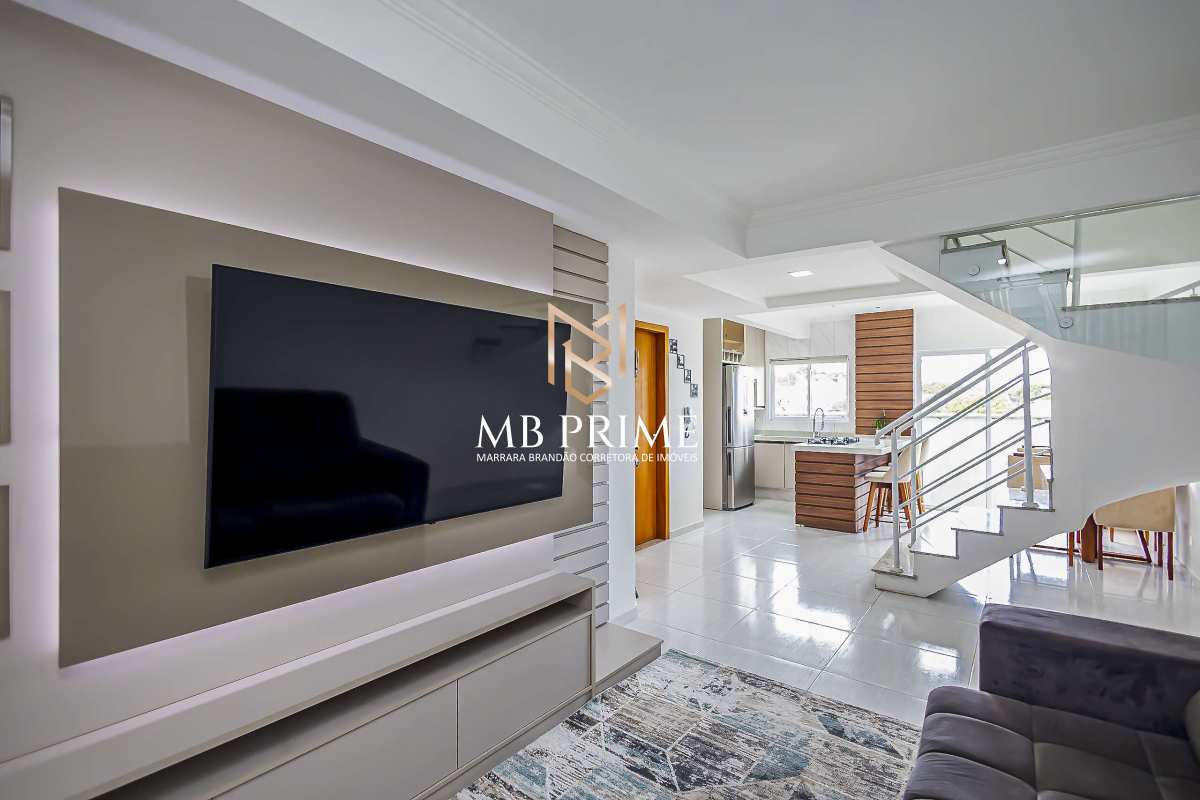 Triplex 3 quartos,1 suíte e 5 vagas de garagem , São Braz- Curitiba/PR - MB Prime Imóveis  Marrara Brandão Corretora de Imóveis
