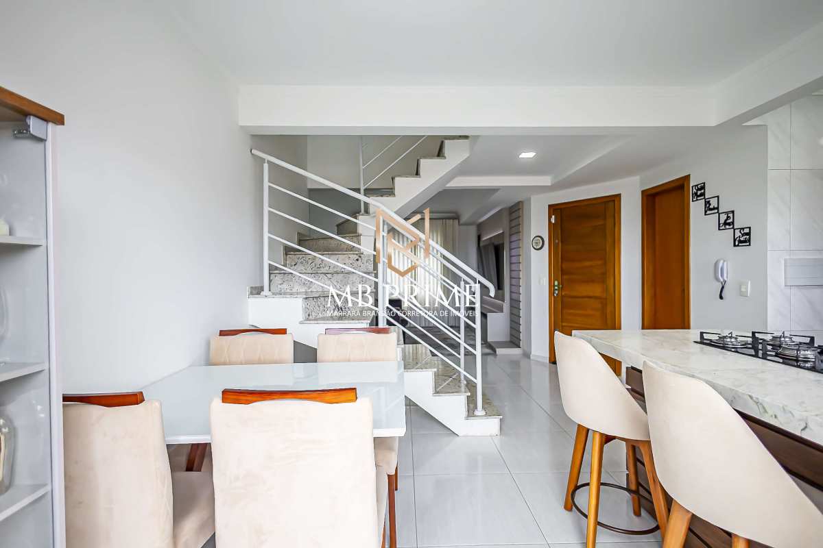 Triplex 3 quartos,1 suíte e 5 vagas de garagem , São Braz- Curitiba/PR - MB Prime Imóveis  Marrara Brandão Corretora de Imóveis